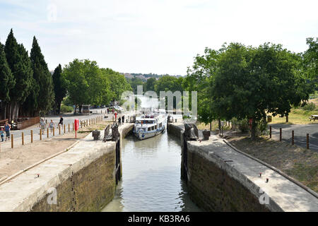 Francia, Herault, beziers, Canal du midi elencati come patrimonio mondiale dall' UNESCO, fonseranes si blocca Foto Stock