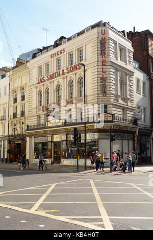 James Smith & Sons - un famoso produttore di ombrello stabilito a Londra nel 1830 e ancora oggi di trading su New Oxford Street a Londra Inghilterra Foto Stock