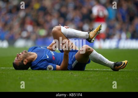 Pedro di Chelsea smorfie nel dolore durante il match di premier league tra Chelsea e Arsenal a Stamford Bridge di Londra. 17 set 2017 Foto Stock