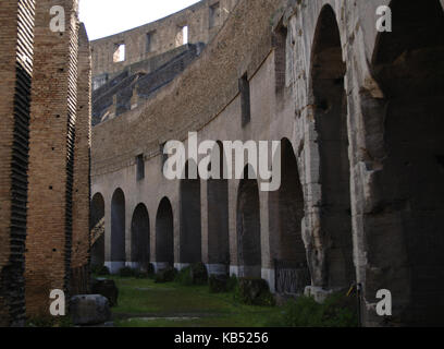 Anfiteatro Flavio o Colosseo. periodo romano. costruito nel 70-80 CE. dinastia Flavia. interno. dettaglio. Roma. itay. Foto Stock