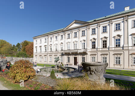 Austria, Salisburgo, centro storico sono classificati come patrimonio mondiale dall'UNESCO, il castello e i giardini del castello di Mirabell risalente al XVII secolo Foto Stock