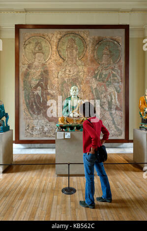 Regno Unito, Londra, Bloomsbury, British museum, un luohan, un santo buddista in gres smaltato, Cina, Dinastia Liao, ANNUNCIO 907-1125 Foto Stock