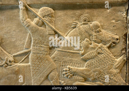 Regno Unito, Londra, Bloomsbury, British museum, antica arte assira, lion hunt a cavallo, circa 645-635 a.C. Foto Stock