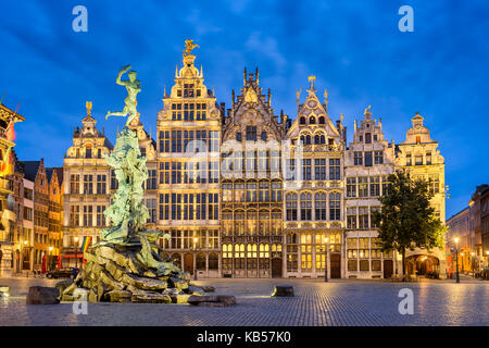 Grote Markt di Anversa, Belgio di notte Foto Stock