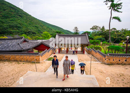 Scenario del tempio Beomeosa in Busan, Corea del Sud con etichetta non identificato e turisti vengono a visitare questo tempio. Foto Stock