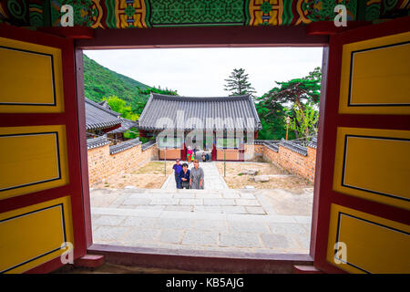 Scenario del tempio Beomeosa in Busan, Corea del Sud con etichetta non identificato e turisti vengono a visitare questo tempio. Foto Stock