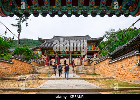 Scenario del tempio Beomeosa in Busan, Corea del Sud con etichetta non identificato e turisti vengono a visitare questo tempio. Foto Stock