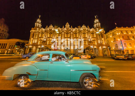 Classic american car essendo utilizzato come un taxi, localmente noto come almendrones, Havana, Cuba, west indies, America centrale Foto Stock