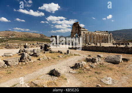 La basilica presso la città romana di Volubilis, sito patrimonio mondiale dell'unesco, vicino moulay idris, Meknes, Marocco, Africa del nord Foto Stock