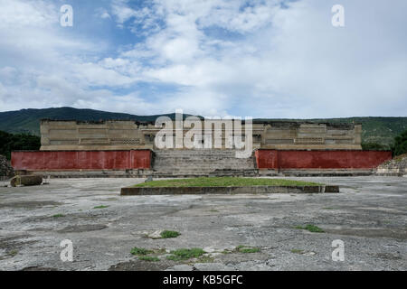 Mitla, conosciuta come luogo della morte, è stata creata dal popolo Zapotec ed è il secondo sito archeologico più importante dello stato di Oaxaca in M. Foto Stock