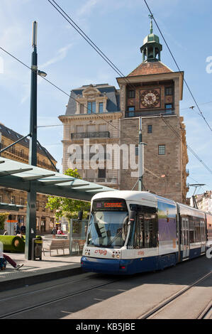 La fermata del tram, rue de la Tour-de-l'ile, Ginevra, Svizzera, Europa Foto Stock