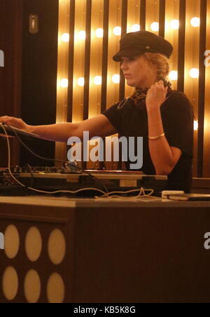 Barcellona, Spagna. 28 Sep, 2017. Alexandra Richards figlia del chitarrista cliff richards durante una performance come dj in '' gatsby '' barcelona giovedì, sept. 28, 2017 credit: gtres información más comuniación sulla linea, s.l./alamy live news Foto Stock