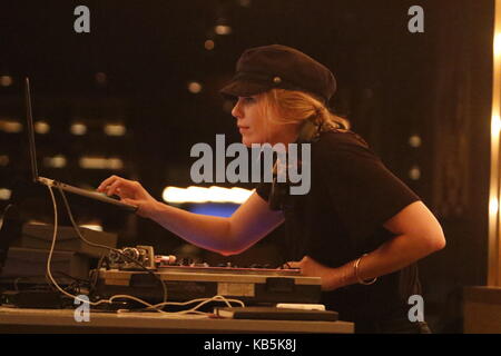 Barcellona, Spagna. 28 Sep, 2017. Alexandra Richards figlia del chitarrista cliff richards durante una performance come dj in '' gatsby '' barcelona giovedì, sept. 28, 2017 credit: gtres información más comuniación sulla linea, s.l./alamy live news Foto Stock