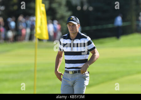 Città di Jersey, New Jersey, USA. 28 Sep, 2017. Giovedì 28 Settembre, 2017: Jordan Spieth degli Stati Uniti passeggiate sul verde il 8 foro durante il round di apertura dei presidenti Cup al Liberty National Golf in Jersey City, New Jersey. Gregorio Vasil/CSM Credito: Cal Sport Media/Alamy Live News Foto Stock