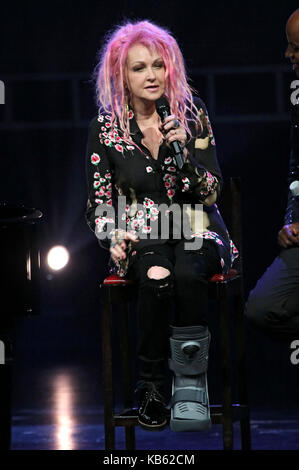 Amburgo, Germania. 28 Settembre 2017. Cyndi Lauper durante la conferenza stampa "Kinky Boots" tenutasi il 28 settembre 2017 ad Amburgo, Germania, presso l'Operettenhaus. Credit: Geisler-Fotopress/Alamy Live News Foto Stock