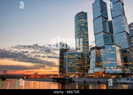 Il Centro Affari Internazionale di Mosca (MIBC), conosciuto anche come "Città di Mosca" al tramonto. Mosca, Russia. Foto Stock