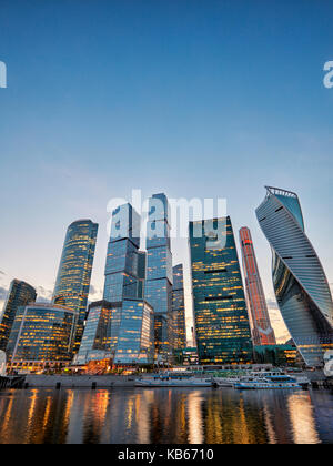 Il Centro Affari Internazionale di Mosca (MIBC), conosciuto anche come "Città di Mosca" al tramonto. Mosca, Russia. Foto Stock