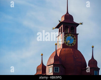 Il famoso red torre dell orologio nella città di Lucerna, Lucerna, Svizzera. Foto Stock