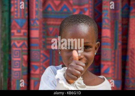 Mathare è una raccolta delle baraccopoli di Nairobi, in Kenya. walk-in clinica è la sola struttura medica per migliaia di persone. - Novembre/Dicembre 2016 | Utilizzo di tutto il mondo Foto Stock