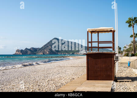 Mattina di sole su Altea Bay, una popolare località turistica nella parte orientale della Spagna Foto Stock