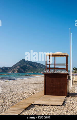 Mattina di sole su Altea Bay, una popolare località turistica nella parte orientale della Spagna Foto Stock