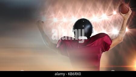 Composito Digitale del giocatore di football americano con transizione stadium Foto Stock