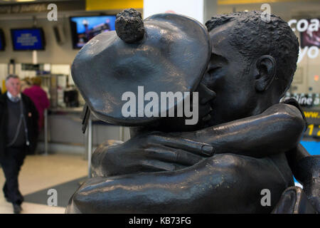 Winchers' presa di posizione, una statua in bronzo di John Clinch (1994), la stazione degli autobus di Buchanan, Glasgow, Scozia Foto Stock