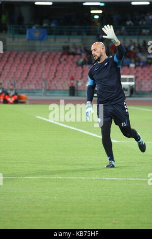 Azione durante la partita di calcio tra ssc napoli e feyenoord presso lo stadio san paolo di napoli .Risultato finale napoli vs. feyenoord 3-1.in foto pepe reina ,portiere (SSC Napoli) (foto di Salvatore esposito / pacific stampa) Foto Stock