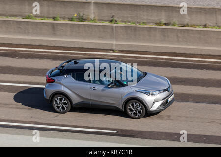 Francoforte, Germania - Sep 19, 2017: Toyota c-hr hybrid ultracompatto che sta suv crossover la guida su strada in Germania Foto Stock