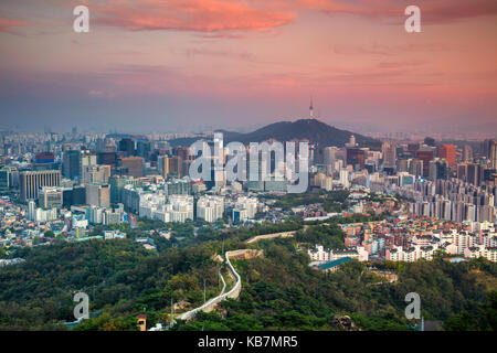 Seul. cityscape immagine del centro cittadino di Seoul durante il periodo estivo il tramonto. Foto Stock