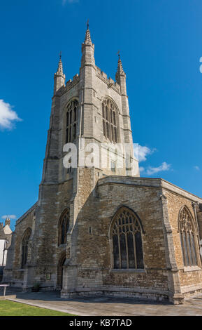 Parte anteriore dello storico costruito in pietra medievali, San Giovanni Battista (St Johns), piazza del Duomo, Peterborough City, Cambridgeshire, Inghilterra, Regno Unito. Foto Stock