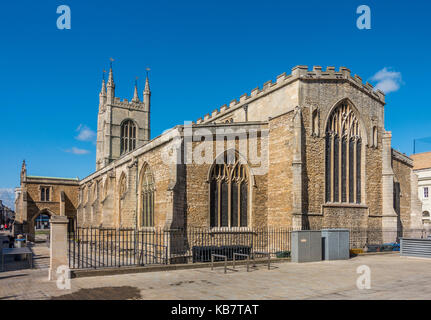 Parte posteriore dello storico costruito in pietra medievali, San Giovanni Battista (St Johns), piazza del Duomo, Peterborough City, Cambridgeshire, Inghilterra, Regno Unito. Foto Stock