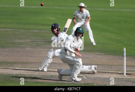 Durham è graham clark batting durante il giorno quattro del specsavers county championship, divisione due corrispondono a New Road, Worcester. Foto Stock