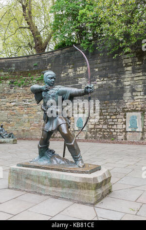 Robin Hood statua al di fuori di Nottingham Castle Foto Stock