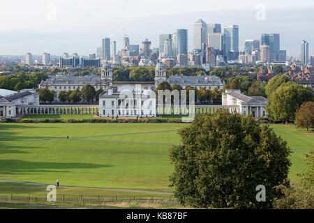 Londra - settembre 2017; vista dal parco di Greenwich verso canary wharf. Foto Stock
