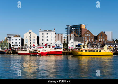 Poole Quay Dorset vibrante Quayside di Poole con alloggio residenziale e marina. Foto Stock