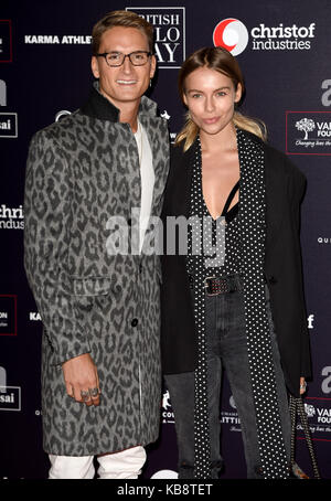 Foto Da Accreditare ©Alpha Press 079965 27/09/2017 Ollie Oliver Proudlock, Emma Louise Connolly Sacha Jafri 18 Anni Retrospettiva Alla Saatchi Gallery Di Londra Foto Stock