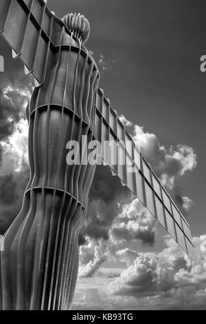 L Angelo del Nord è una scultura contemporanea, progettato da Antony Gormley, situato in in Gateshead Tyne and Wear, Inghilterra. Completato nel 1998, Foto Stock