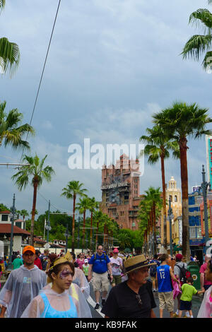 Sunset Boulevard, Torre del Terrore, Disney MGM Studios di Hollywood, Disney World, Florida, Stati Uniti d'America dopo una doccia a pioggia Foto Stock