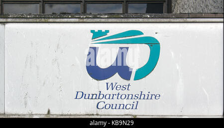 Logo sul digital signage su ex West Dunbartonshire Consiglio uffici, Clydebank, Scozia, che sono stati costruiti nei primi anni ottanta e demolita nel tardo 2017 Foto Stock