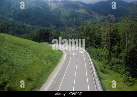 Mountain strada asfaltata nel Caucaso foto Foto Stock