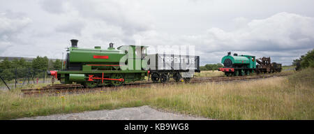 Stazione ferroviaria industriale locomotiva a vapore e del carbone carro sul display nella ex miniera di carbone. Blaenavon, REGNO UNITO Foto Stock