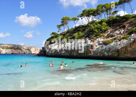 Vista sulla spiaggia di Calo des Moro sull'isola di Maiorca Baleari in Spagna Foto Stock