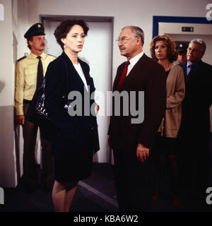 Der alte, Kirmiserie, Deutschland 1992, episodio: Die Akte, Darsteller: Christine Buchegger, Rolf Schimpf, Evelyn Hamann, Peter Aust Foto Stock