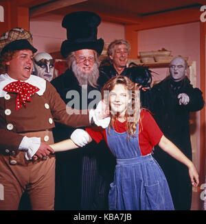 Babes in Toyland, aka: Abenteuer im Spielzeugland, USA/Deutschland 1986, Regie: Clive Donner, Darsteller: Walter Buschhoff (Zylinder), Drew Barrymore Foto Stock