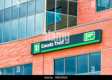 Saguenay, Canada - 3 Giugno 2017: primo piano della Banca TD Canada Trust con logo su edificio nella città di Québec Foto Stock