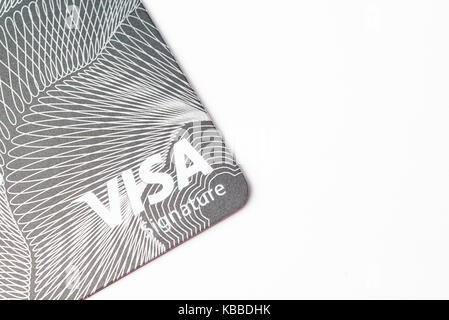 Chicago,il,Stati Uniti d'America,feb-12,2017,close up di una carta di credito visa su sfondo bianco (per solo uso editoriale) Foto Stock