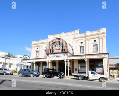 Heritage-elencati Stock Exchange Arcade costruito nel 1888, e la Chevrolet auto d'epoca, 76 Mosman Street, Quartiere Centrale, Charters Towers, North Queensland Foto Stock