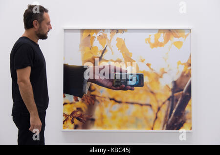 Torbjørn Rødland: The Touch That Made You, la prima mostra personale del Regno Unito del fotografo norvegese NATO A LOS ANGELES alla Serpentine Sackler Gallery Foto Stock