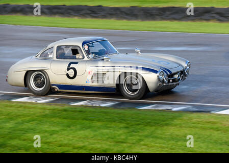 1955 Mercedes Benz 300 SL del portellone ad ala di gabbiano di proprietà di Hans Kleissl di Jochen Mass racing in Freddie Marzo Memorial Trophy a Goodwood 2017 Foto Stock